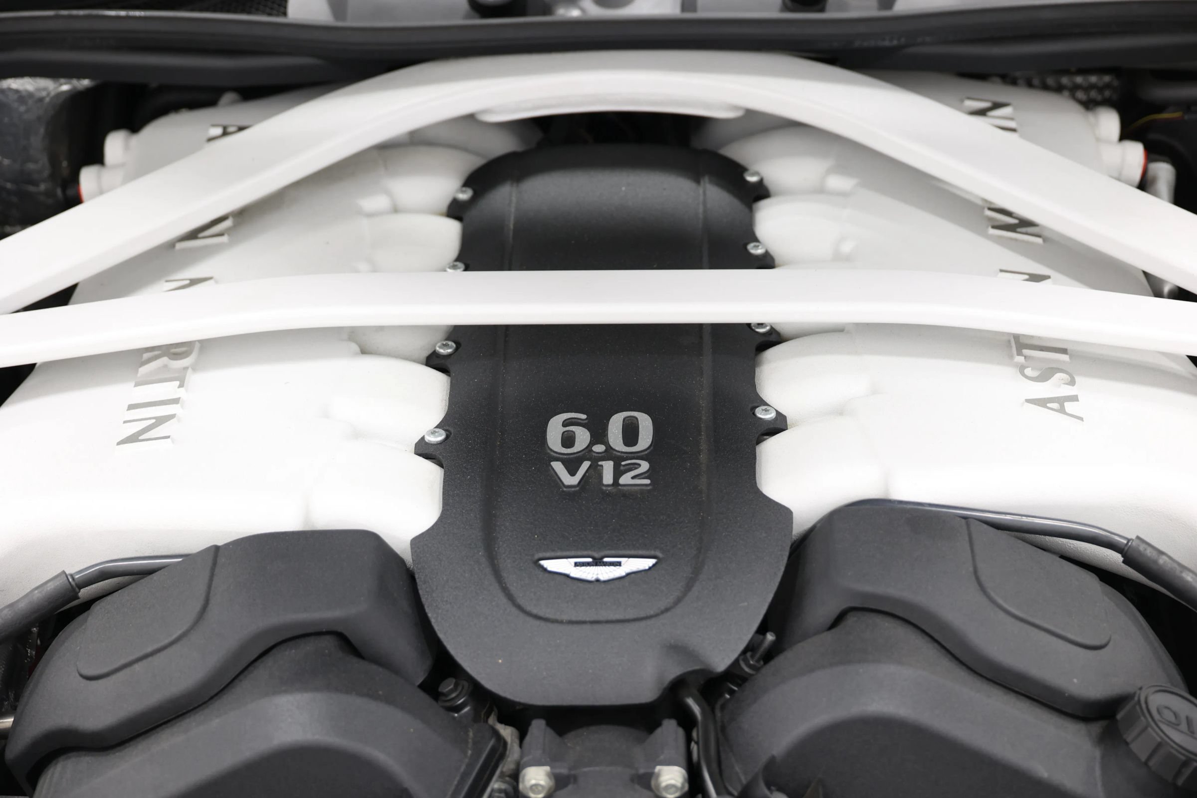 Used 2014 Aston Martin Vanquish Volante RWD image 98