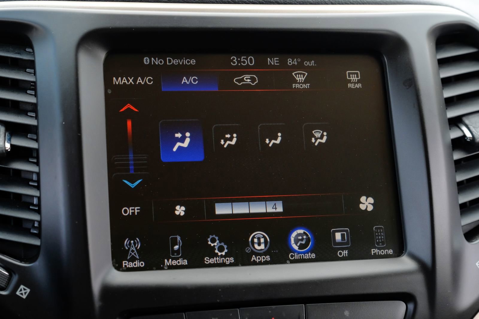 Used 2017 Jeep Cherokee Latitude w/ Safety/Convenience Group image 29