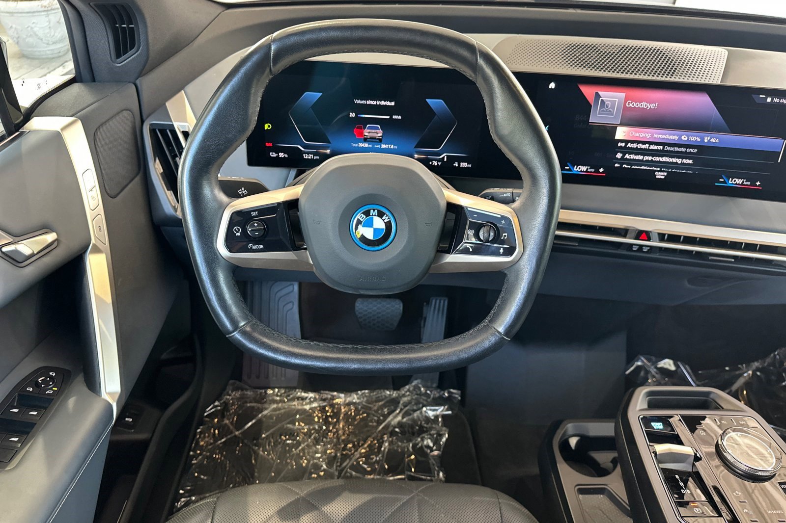 Used 2023 BMW iX xDrive50 w/ Sport Package AWD/4WD image 18