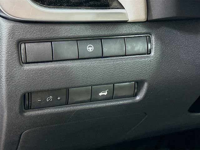 Used 2023 Nissan Rogue SL w/ SL Premium Package image 10