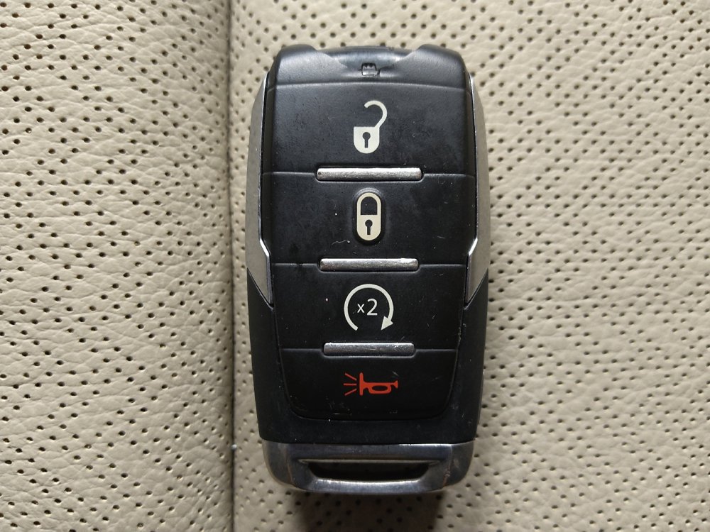 Used 2019 RAM 1500 Laramie image 32