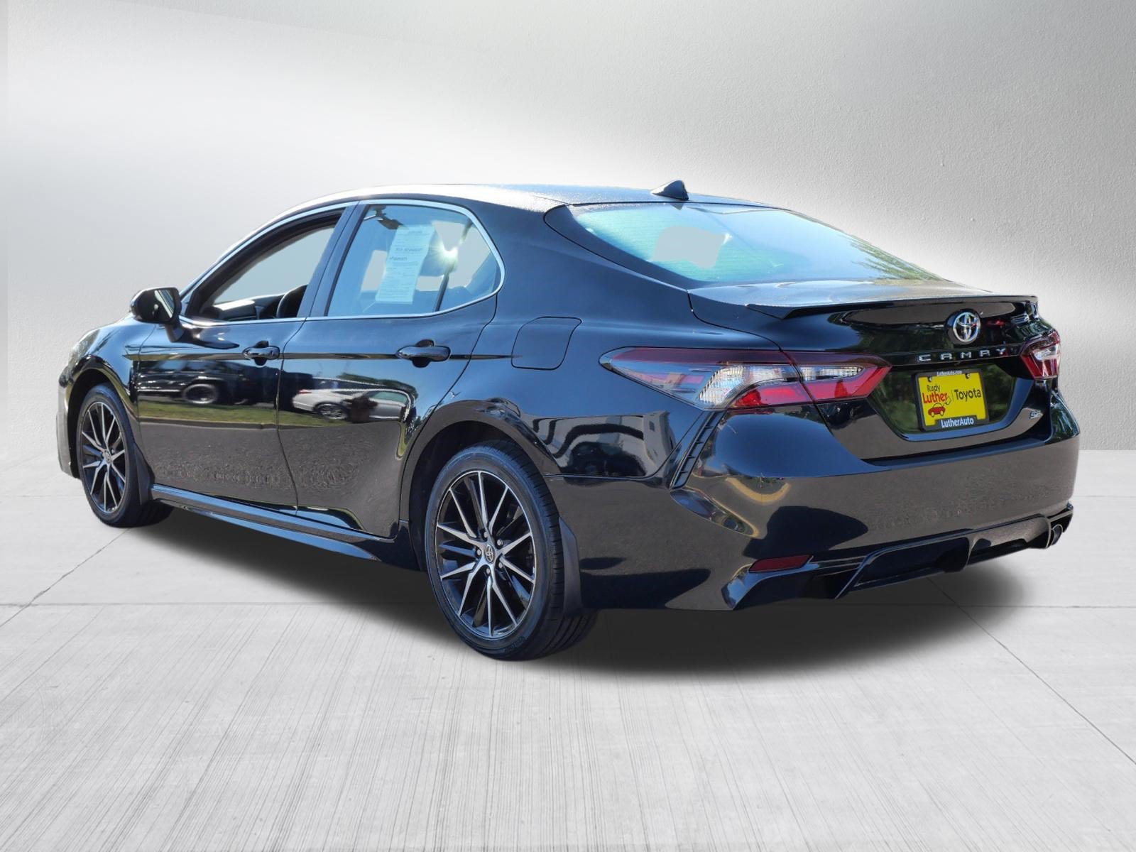 Used 2024 Toyota Camry SE w/ Protection Package (Q2) (TMS) FWD image 6