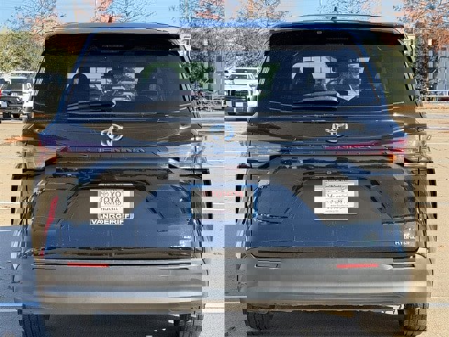 Certified 2024 Toyota Sienna LE image 5