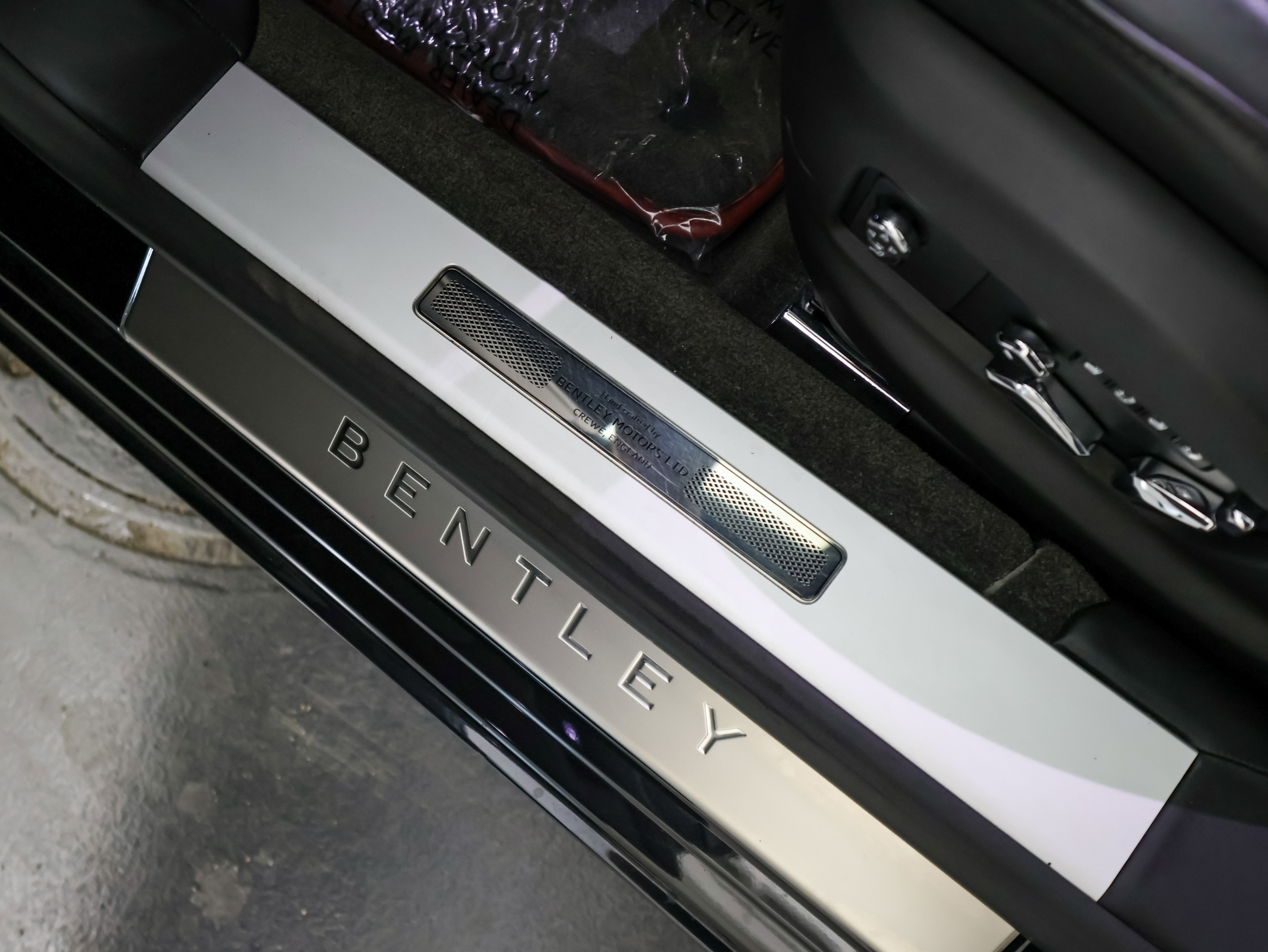 Used 2022 Bentley Flying Spur V8 image 16