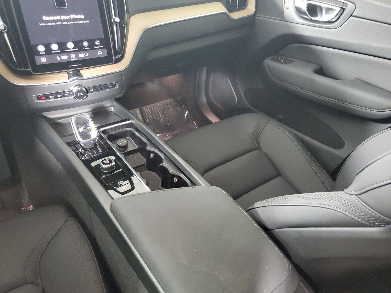 Certified 2026 Volvo XC60 B5 Core AWD/4WD image 17
