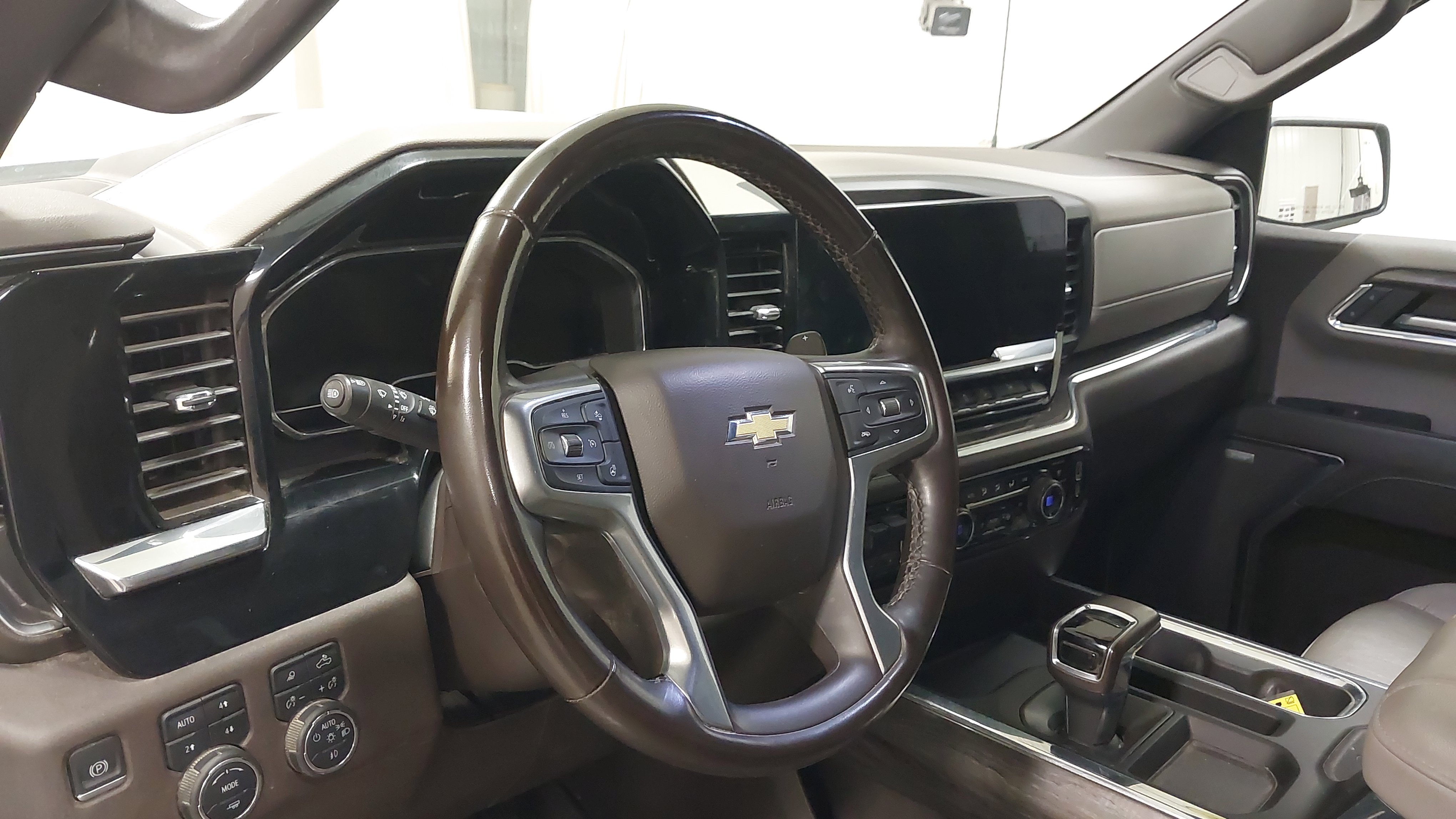 Certified 2024 Chevrolet Silverado 1500 LTZ w/ Z71 Off-Road Package AWD/4WD image 17