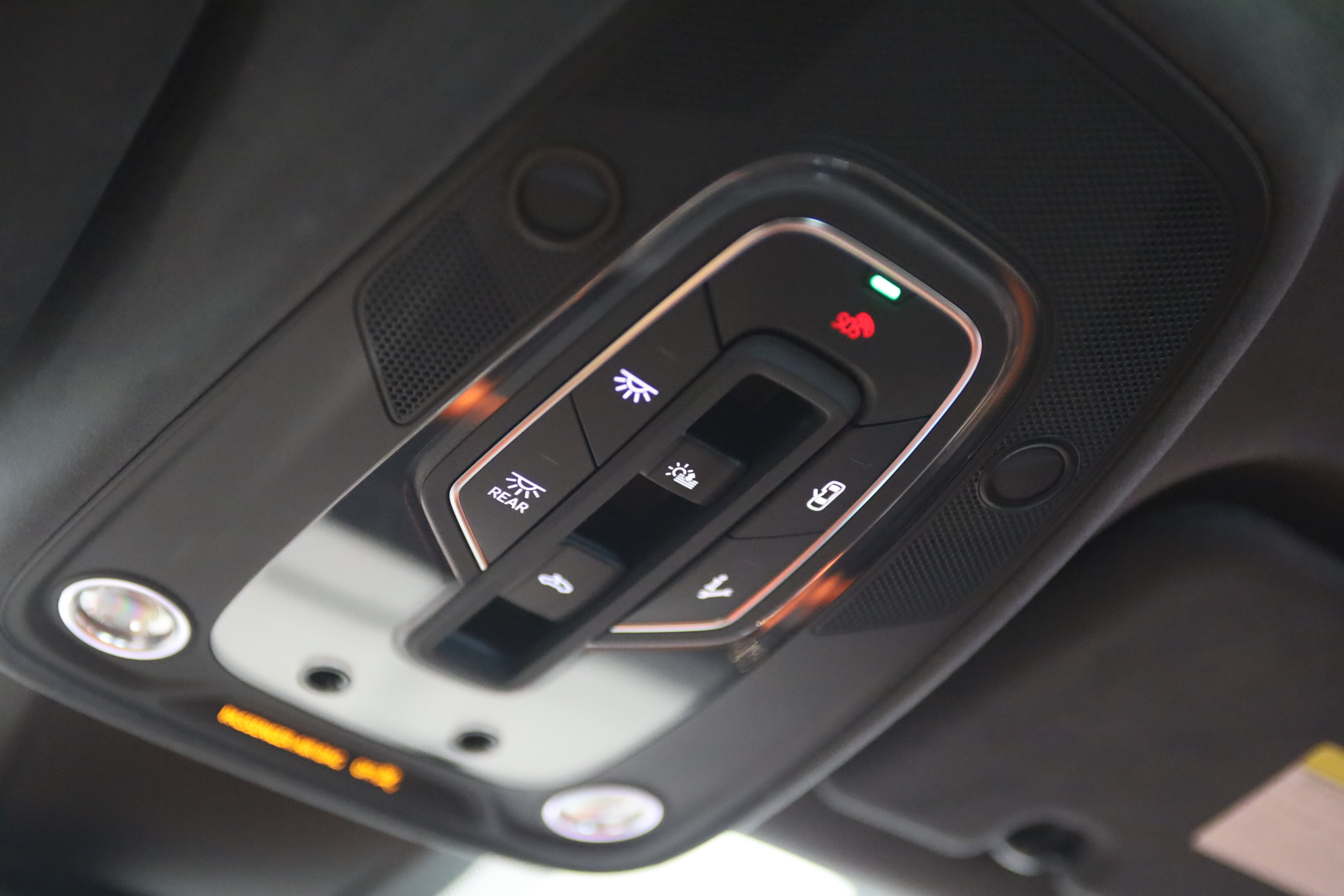 Used 2025 Lamborghini Urus SE AWD/4WD image 31