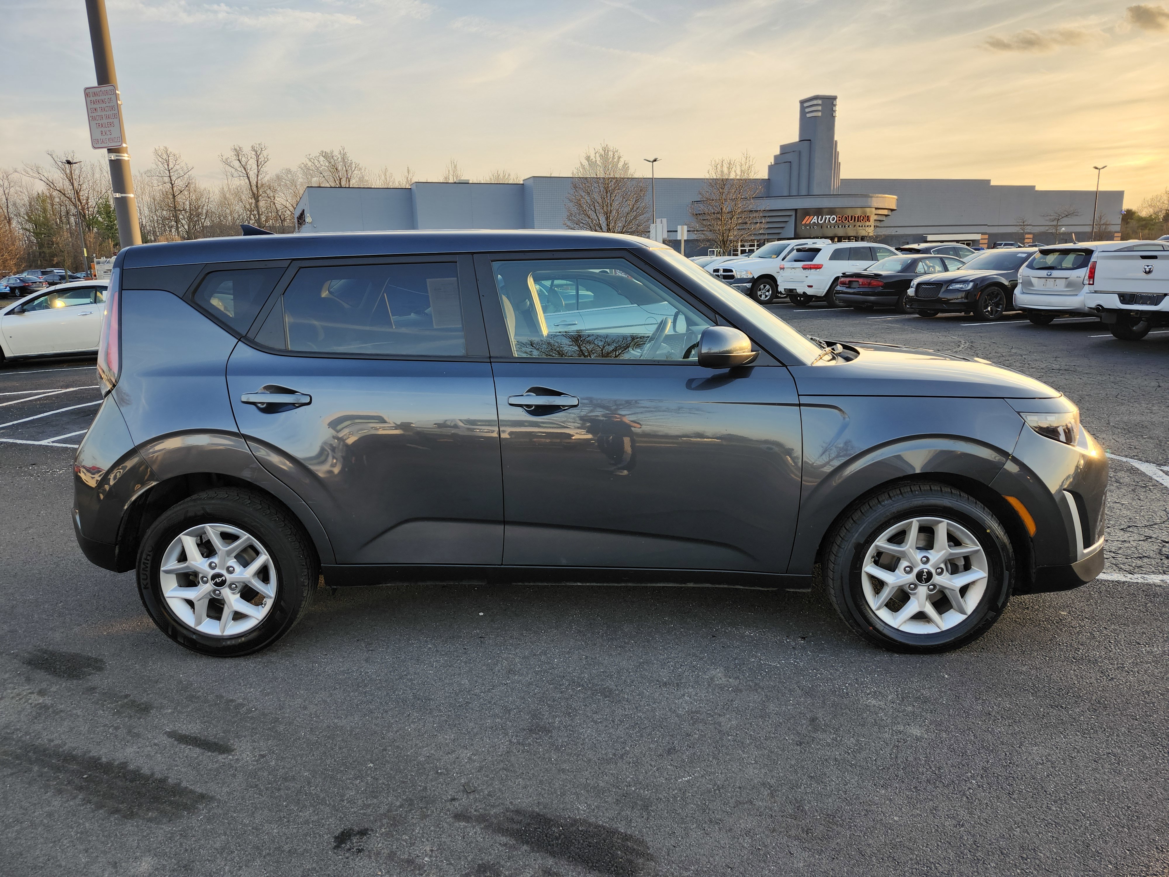 Used 2024 Kia Soul LX w/ Option Group 015 image 17