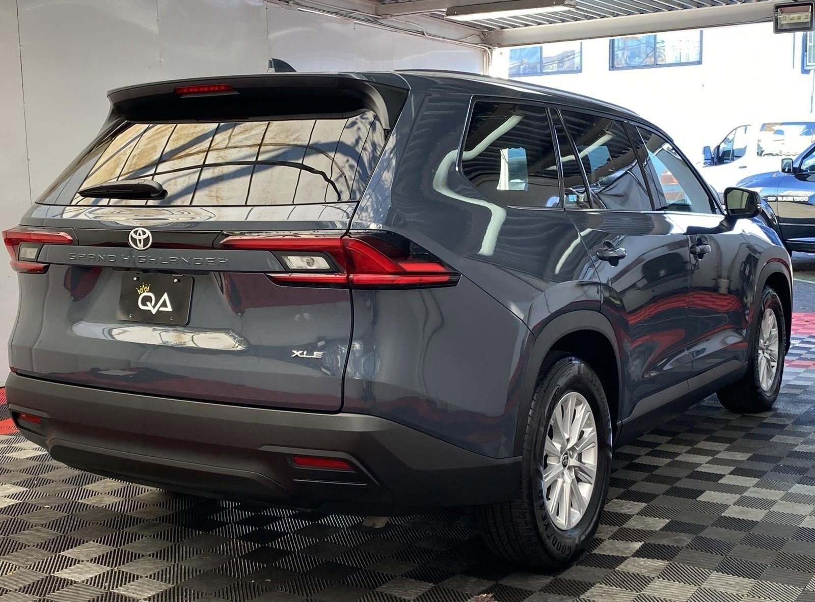 Used 2025 Toyota Grand Highlander FWD image 6