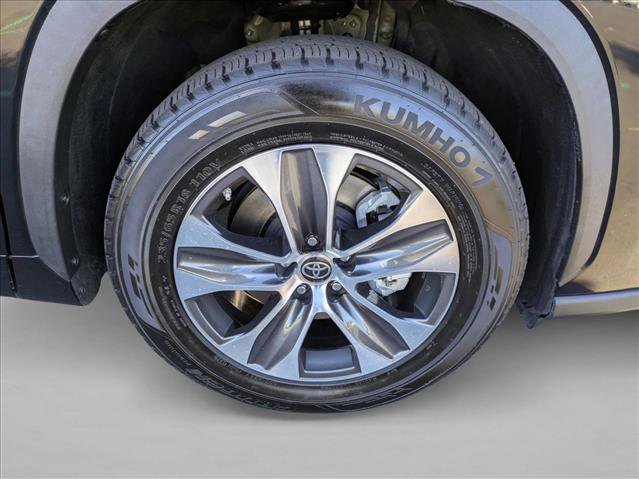 Used 2023 Toyota Highlander XLE image 23
