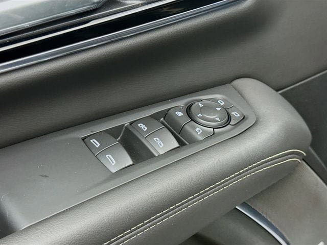 Used 2025 GMC Yukon XL Elevation AWD/4WD image 20