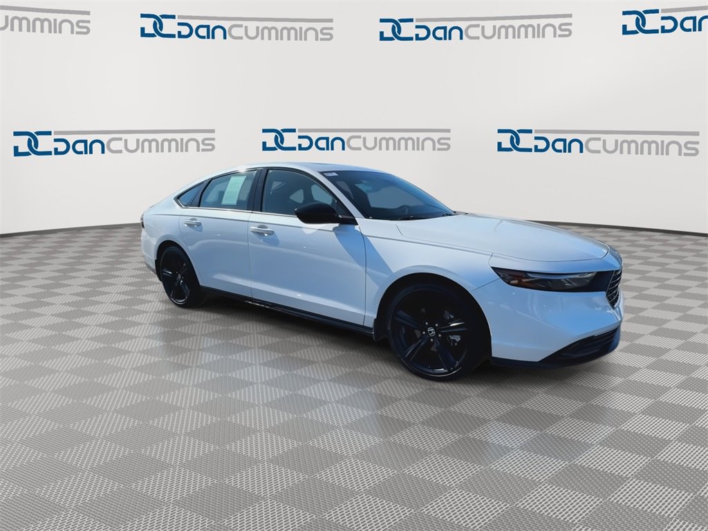 Used 2025 Honda Accord Sport image 2