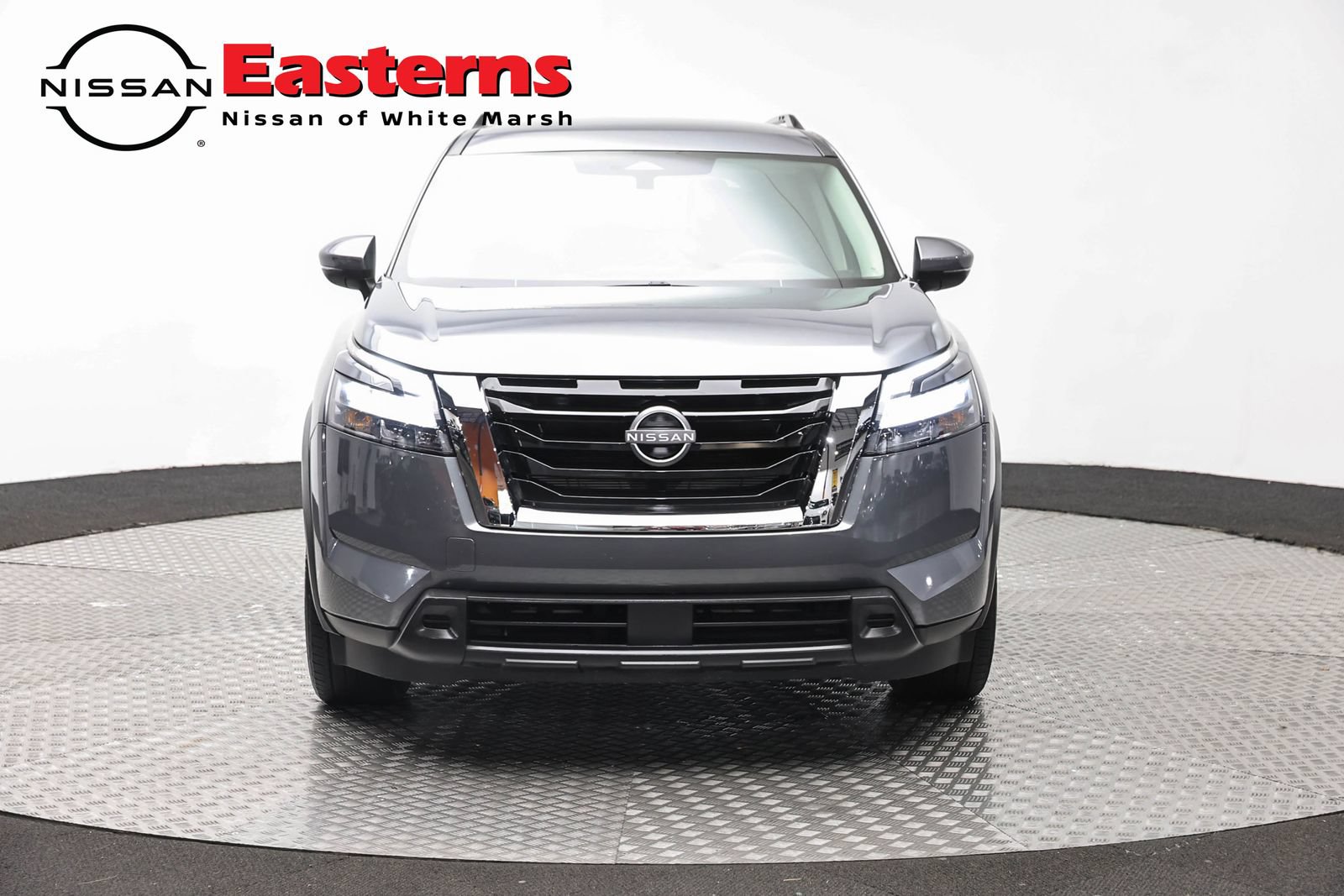 Used 2025 Nissan Pathfinder SV FWD image 2