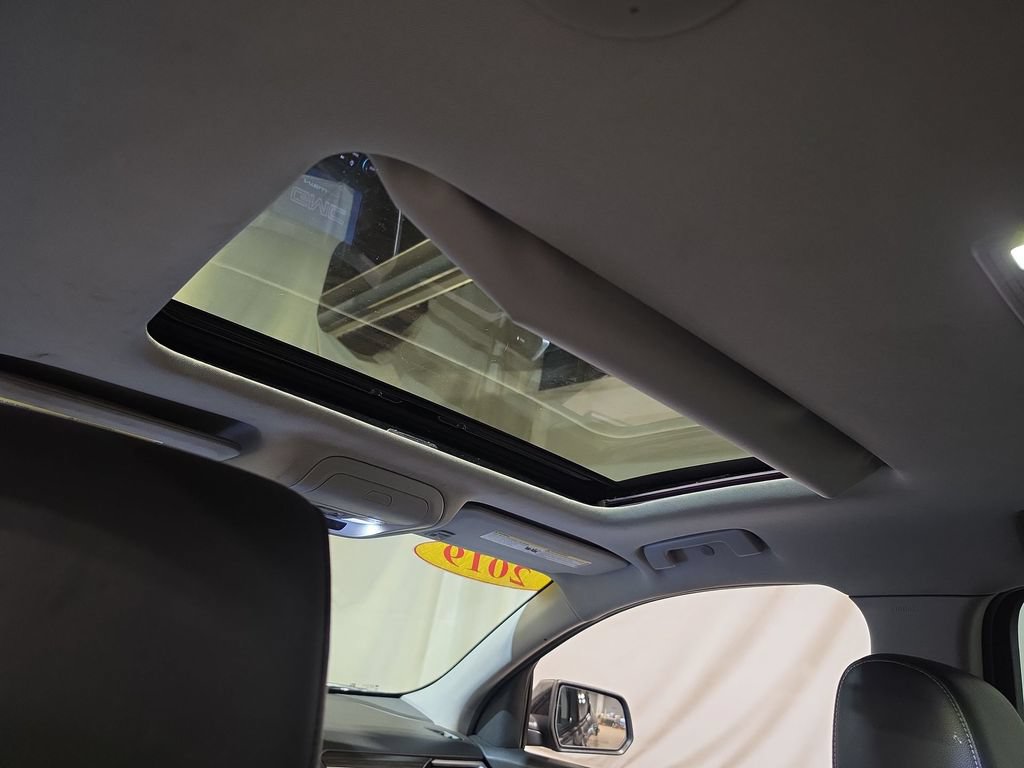Used 2019 GMC Acadia SLT w/ Black Edition FWD image 16