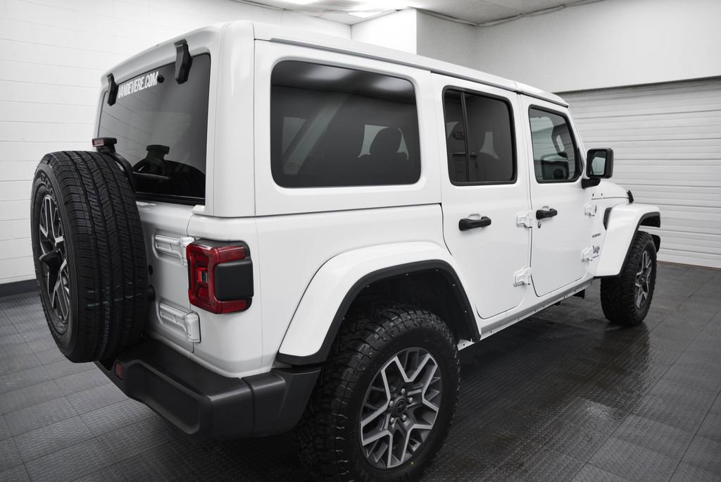 Used 2024 Jeep Wrangler Sahara image 9