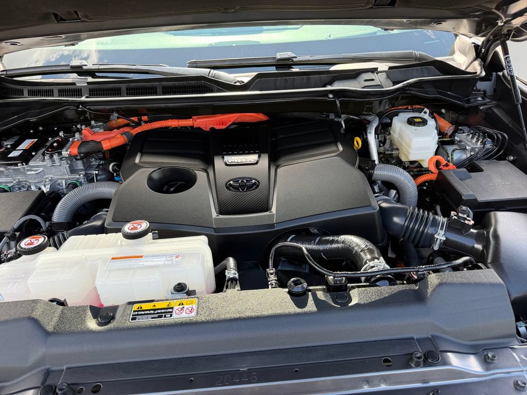 Used 2025 Toyota Tundra Capstone AWD/4WD image 29