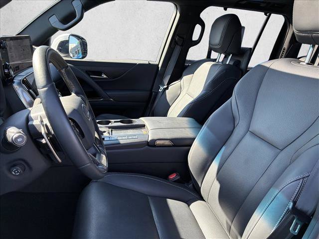 Used 2024 Lexus LX 600 4WD w/ Luxury Package image 12