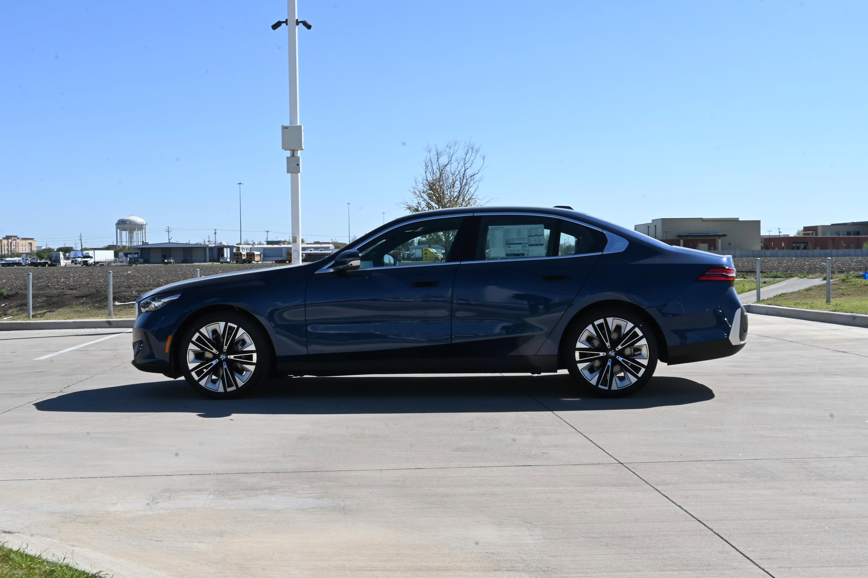 New 2026 BMW 530i xDrive w/ Convenience Package AWD/4WD image 5