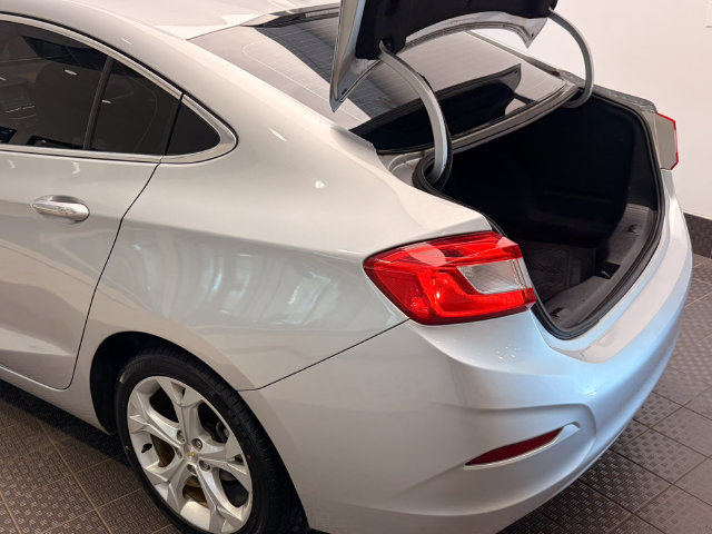 Used 2017 Chevrolet Cruze Premier FWD image 25