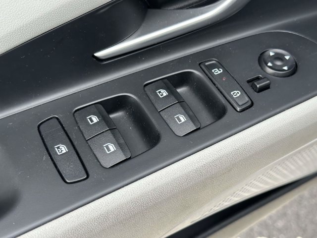 Used 2025 Hyundai Elantra Limited FWD image 23