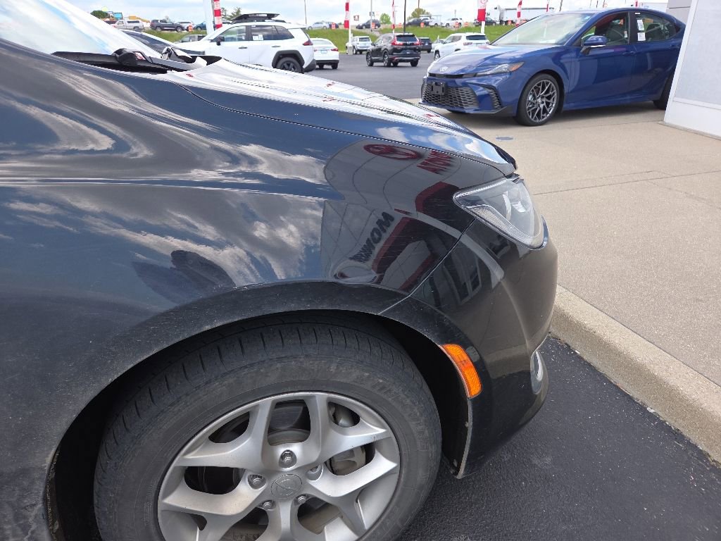 Used 2019 Chrysler Pacifica Touring Plus w/ Tire & Wheel Group FWD image 8