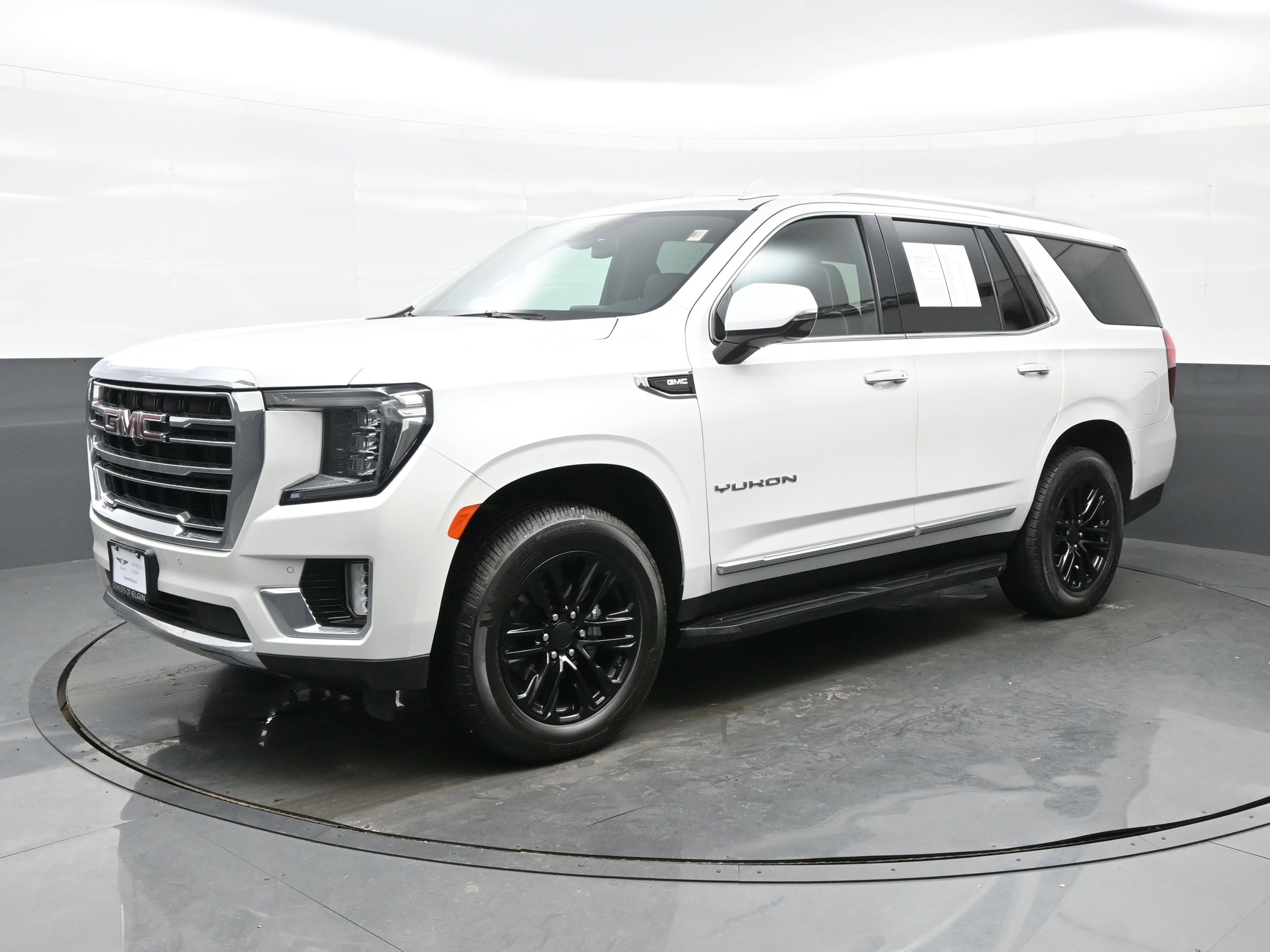 Used 2021 GMC Yukon SLT w/ SLT Premium Package image 2
