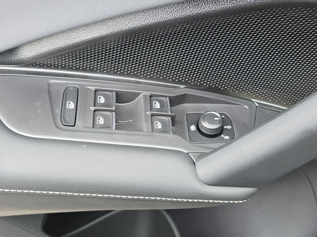 New 2026 Volkswagen Tiguan SE R-Line AWD/4WD image 23