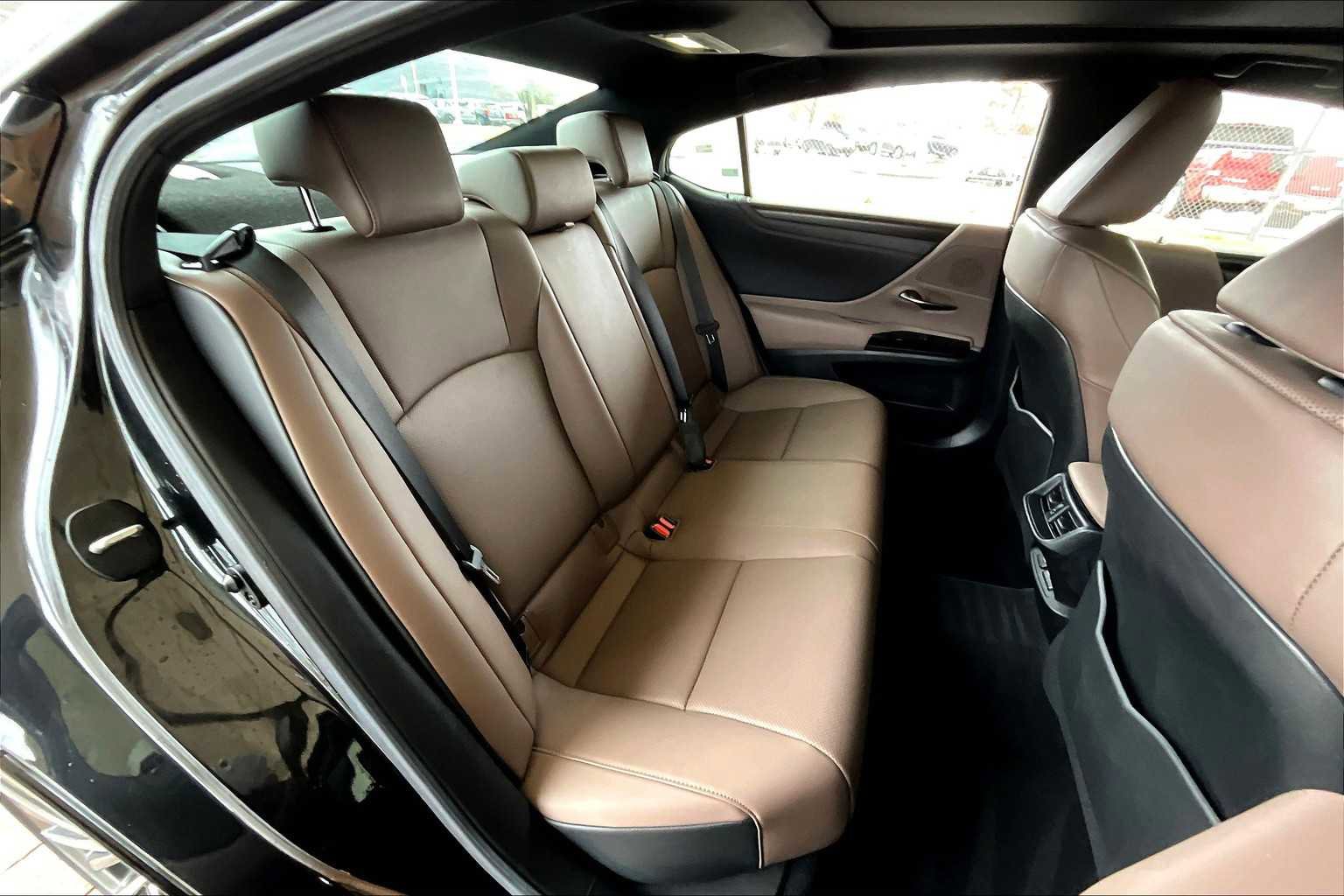 Used 2024 Lexus ES 350 w/ Premium Package image 18