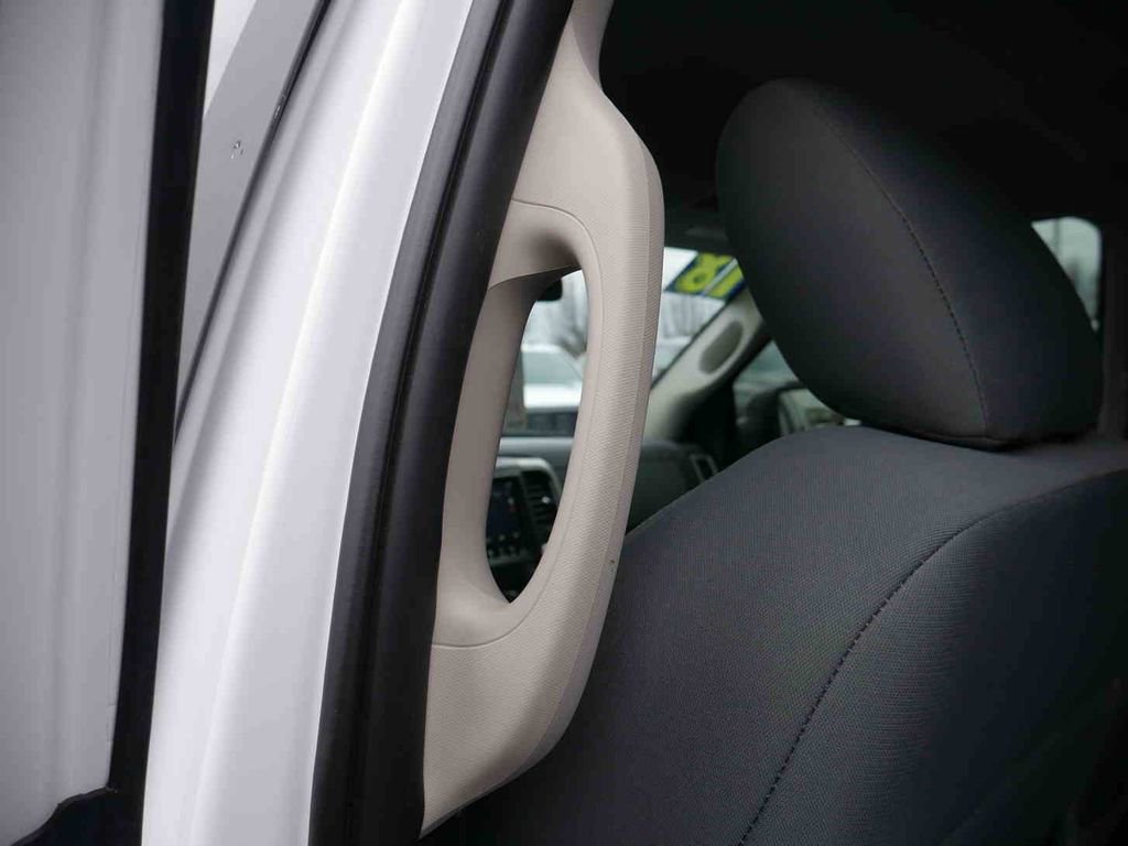 Used 2018 RAM 1500 SLT image 19