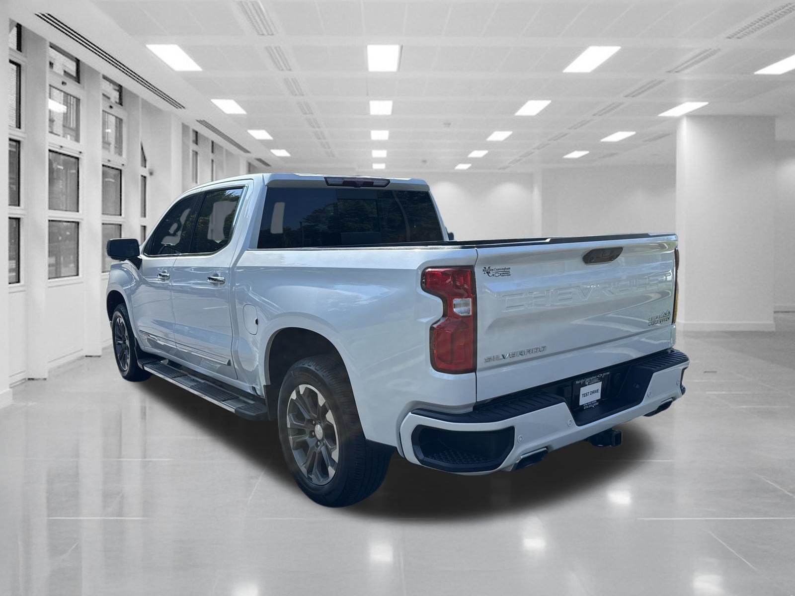 Used 2022 Chevrolet Silverado 1500 High Country w/ Z71 Off-Road Package AWD/4WD image 7
