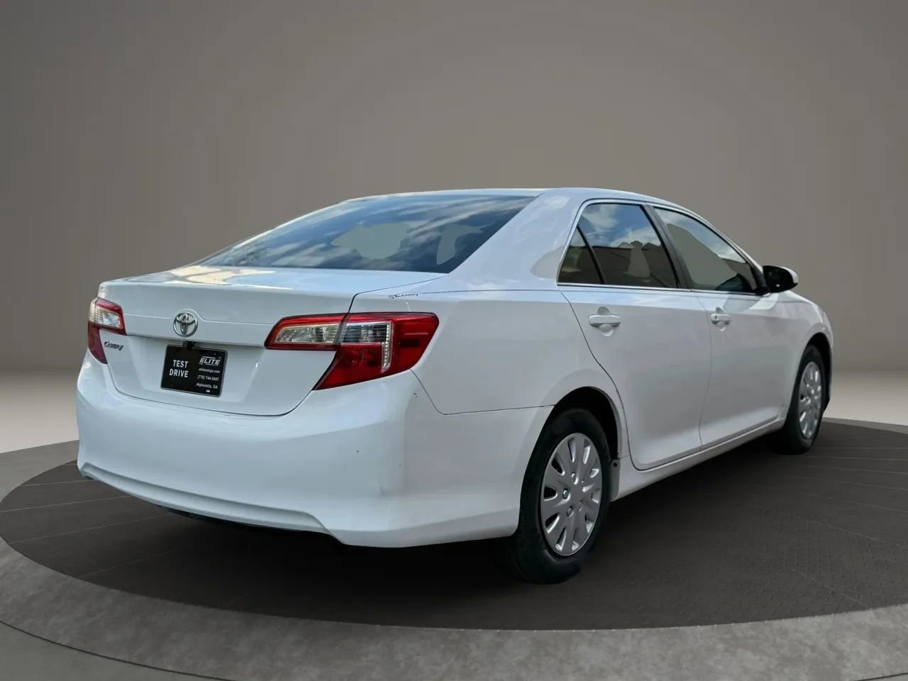 Used 2014 Toyota Camry L FWD image 4
