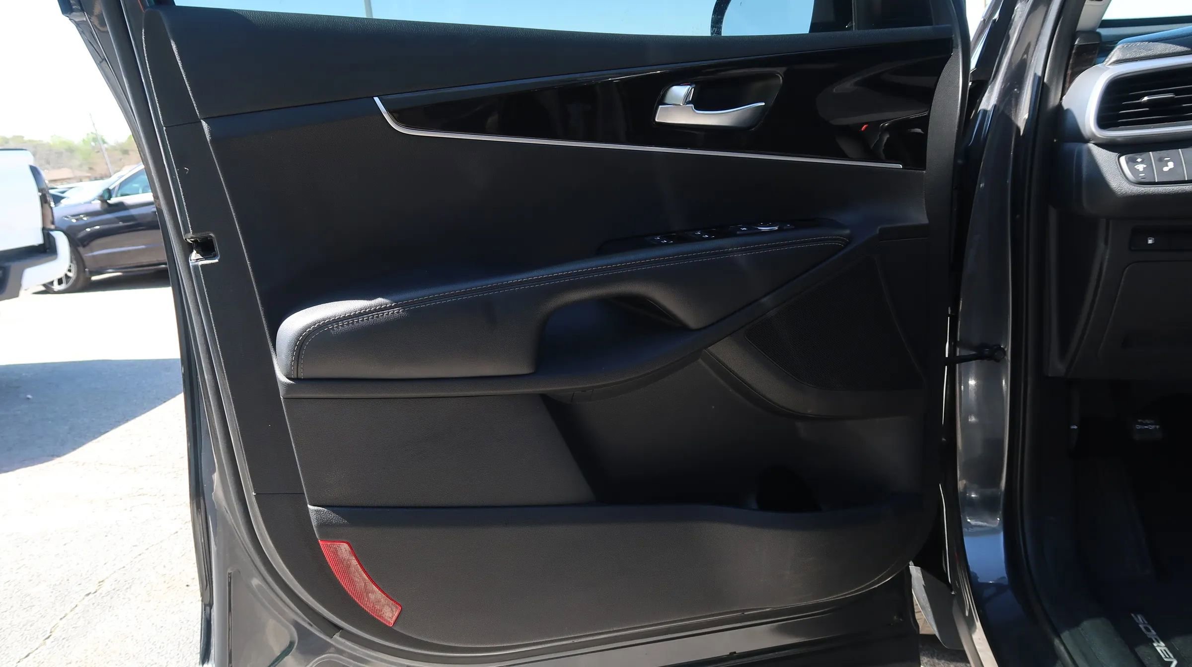 Used 2019 Kia Sorento S image 43