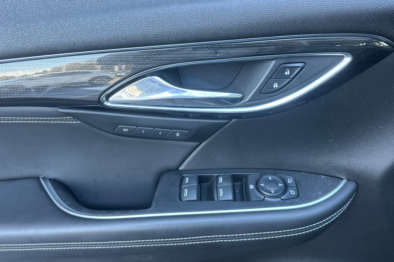 Used 2021 Buick Envision Essence FWD image 12
