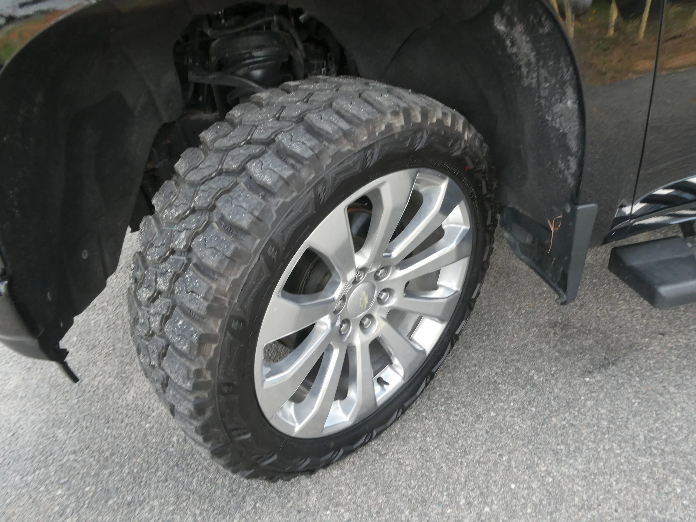 Used 2020 Chevrolet Silverado 1500 High Country w/ Technology Package AWD/4WD image 32