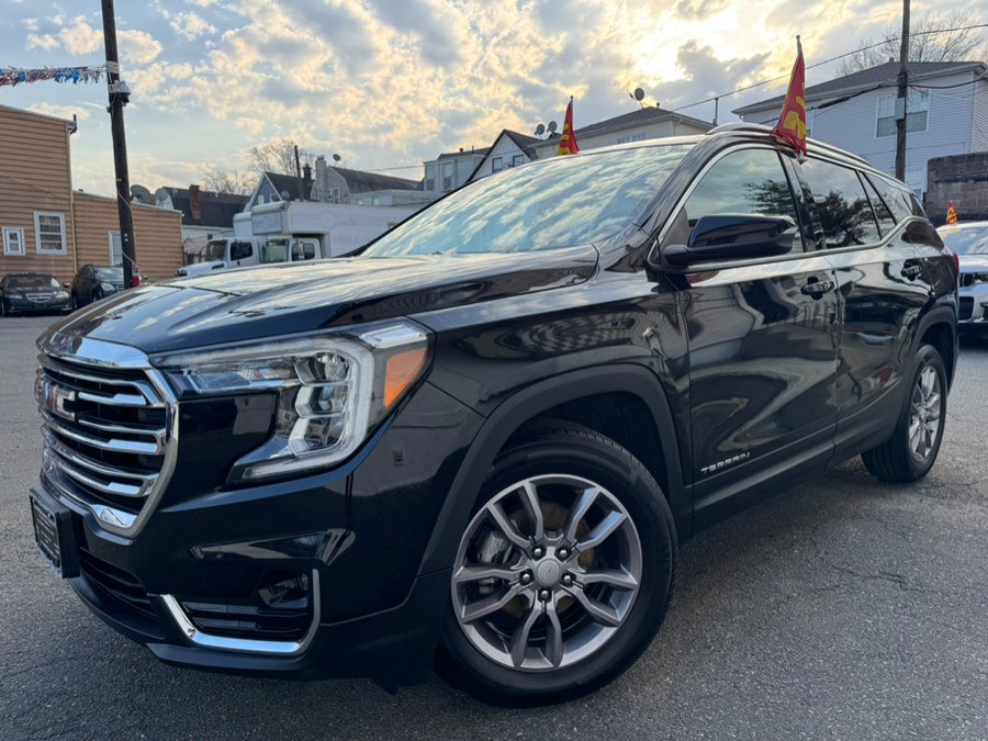 Used 2023 GMC Terrain SLT image 2