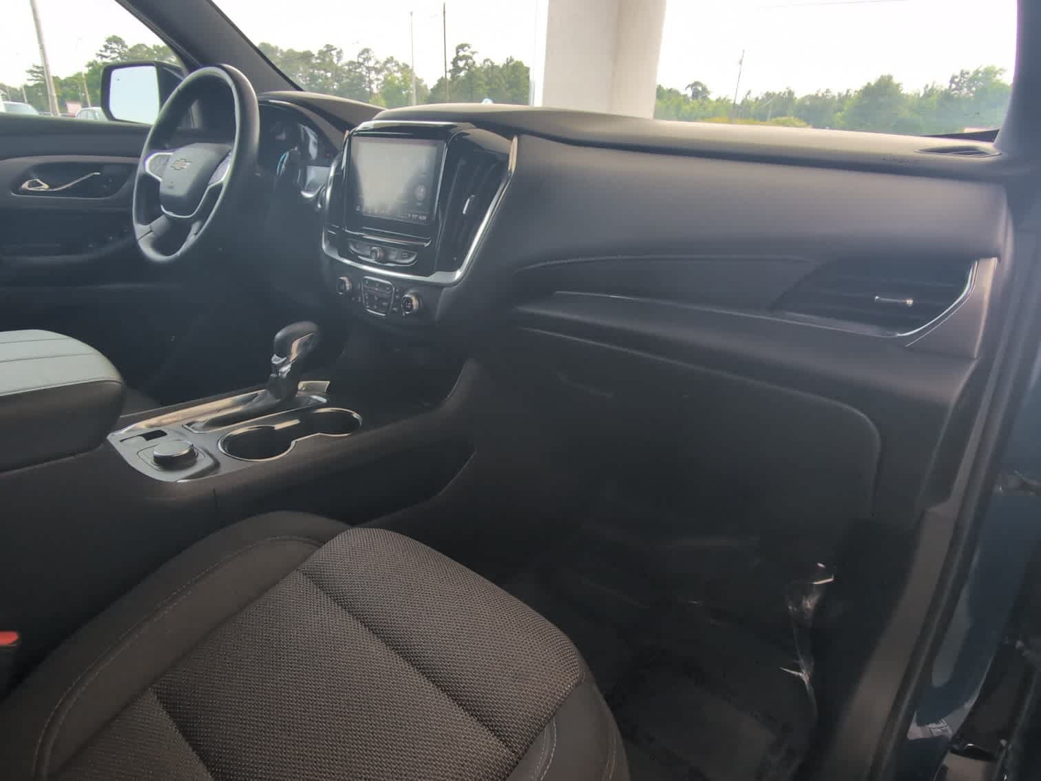 Used 2023 Chevrolet Traverse LT FWD image 23