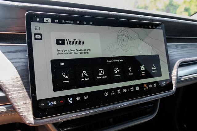 Used 2023 Rivian R1S Adventure AWD/4WD image 34
