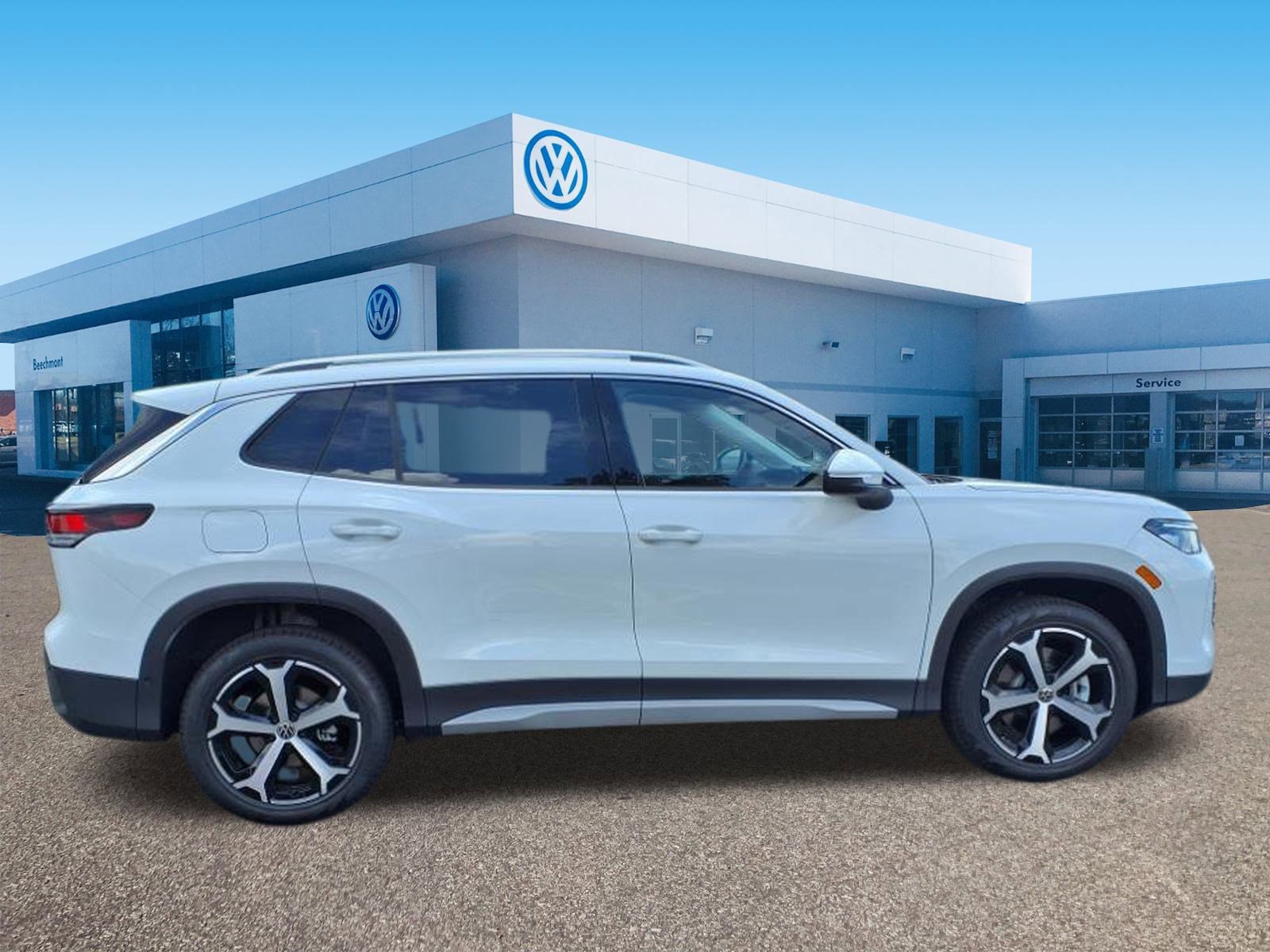 New 2025 Volkswagen Tiguan SE image 8