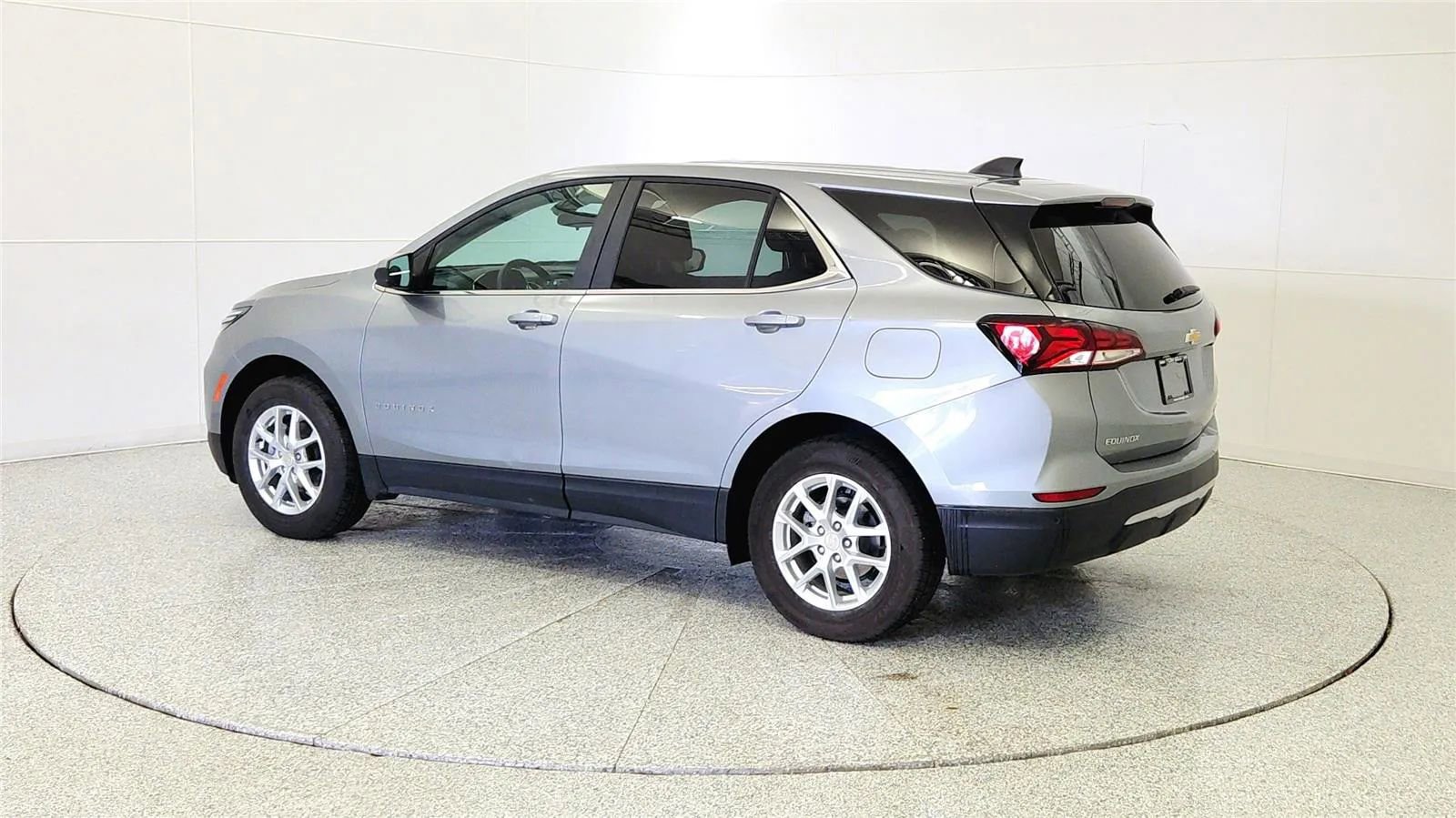 Used 2024 Chevrolet Equinox LT w/ LPO, Floor Liner Package AWD/4WD image 5
