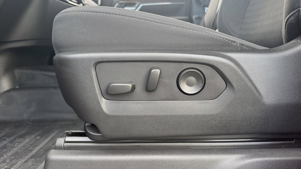 Used 2024 Chevrolet Silverado 2500 LT w/ Convenience Package image 12