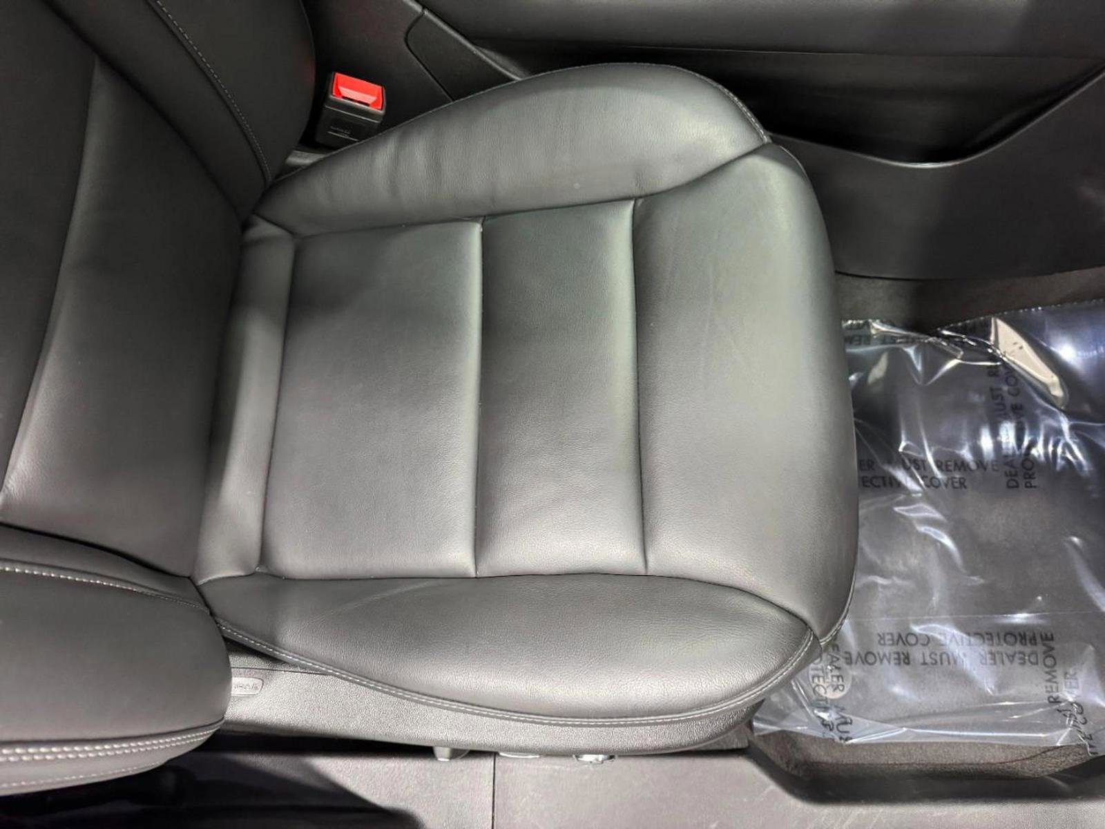 Used 2025 Cadillac XT4 Premium Luxury image 19