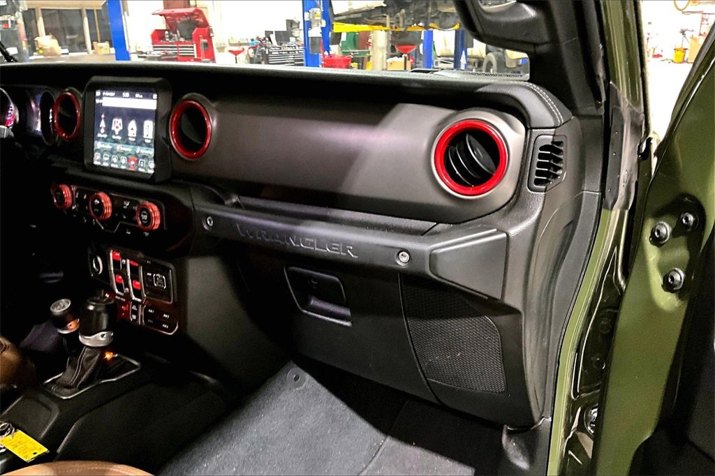 Used 2022 Jeep Wrangler Unlimited Rubicon w/ Cold Weather Group image 13