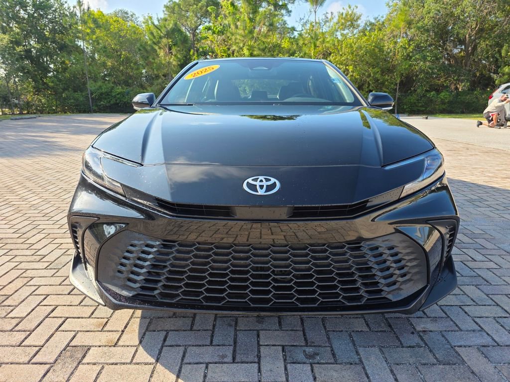 Used 2025 Toyota Camry SE w/ Convenience Package FWD image 2