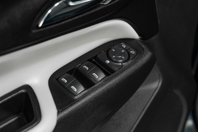 Used 2021 Chevrolet Equinox LS image 39