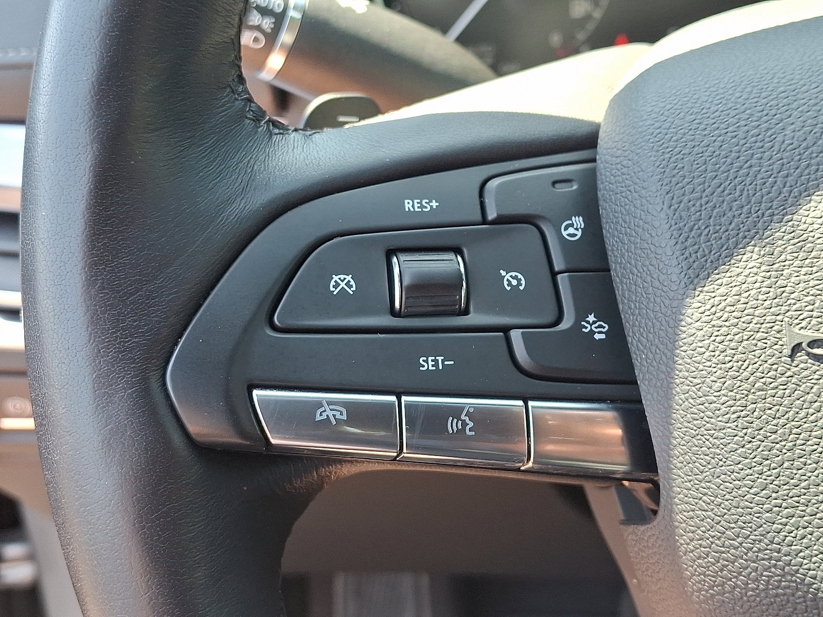 Certified 2023 Cadillac XT4 Luxury w/ Cold Weather Package AWD/4WD image 28