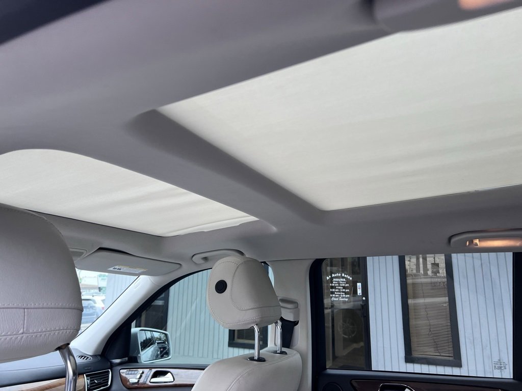 Used 2018 Mercedes-Benz GLS 450 4MATIC w/ Premium Package image 23