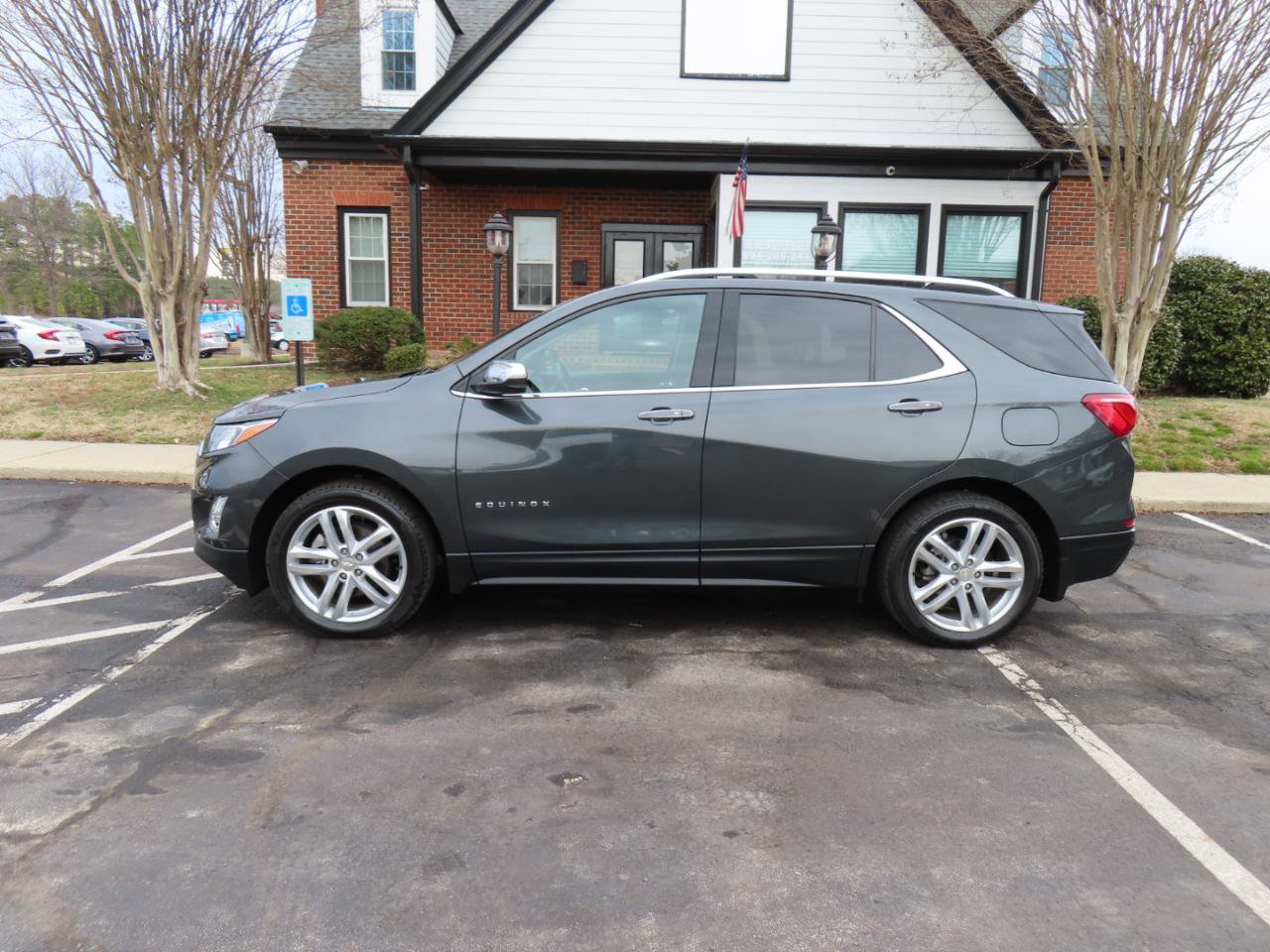 Used 2019 Chevrolet Equinox Premier image 3