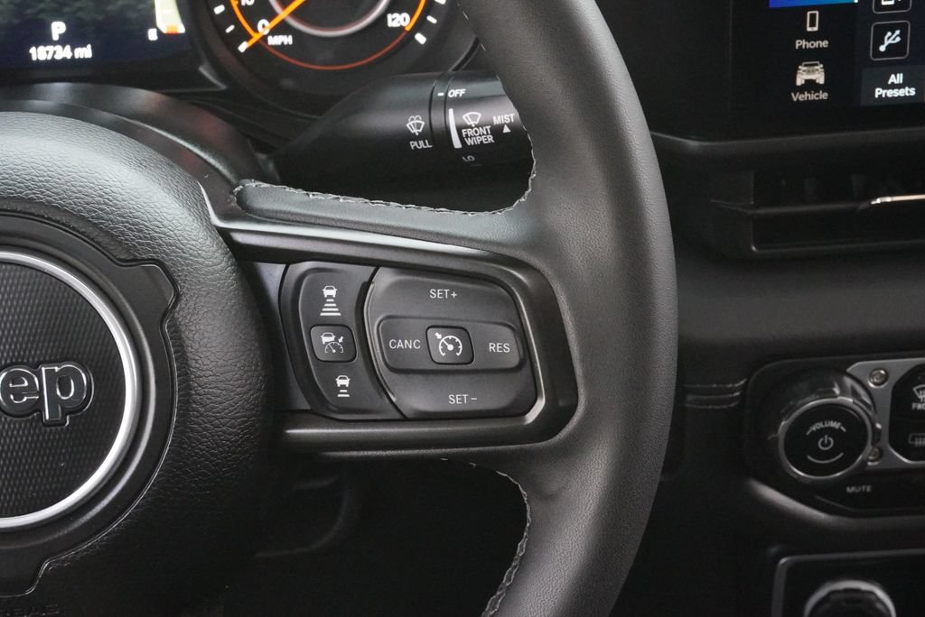 Used 2025 Jeep Gladiator Mojave w/ Convenience Group AWD/4WD image 19
