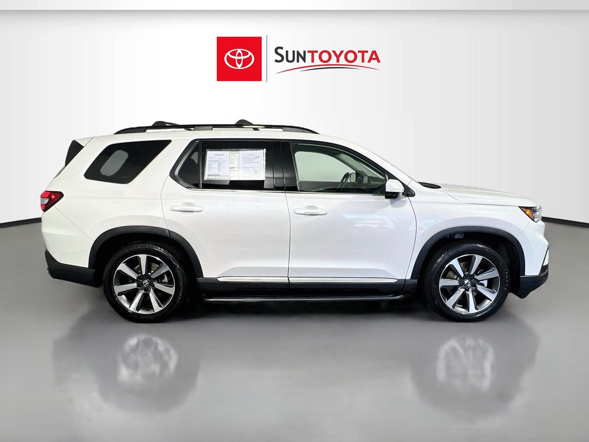 Used 2025 Honda Pilot Elite image 2
