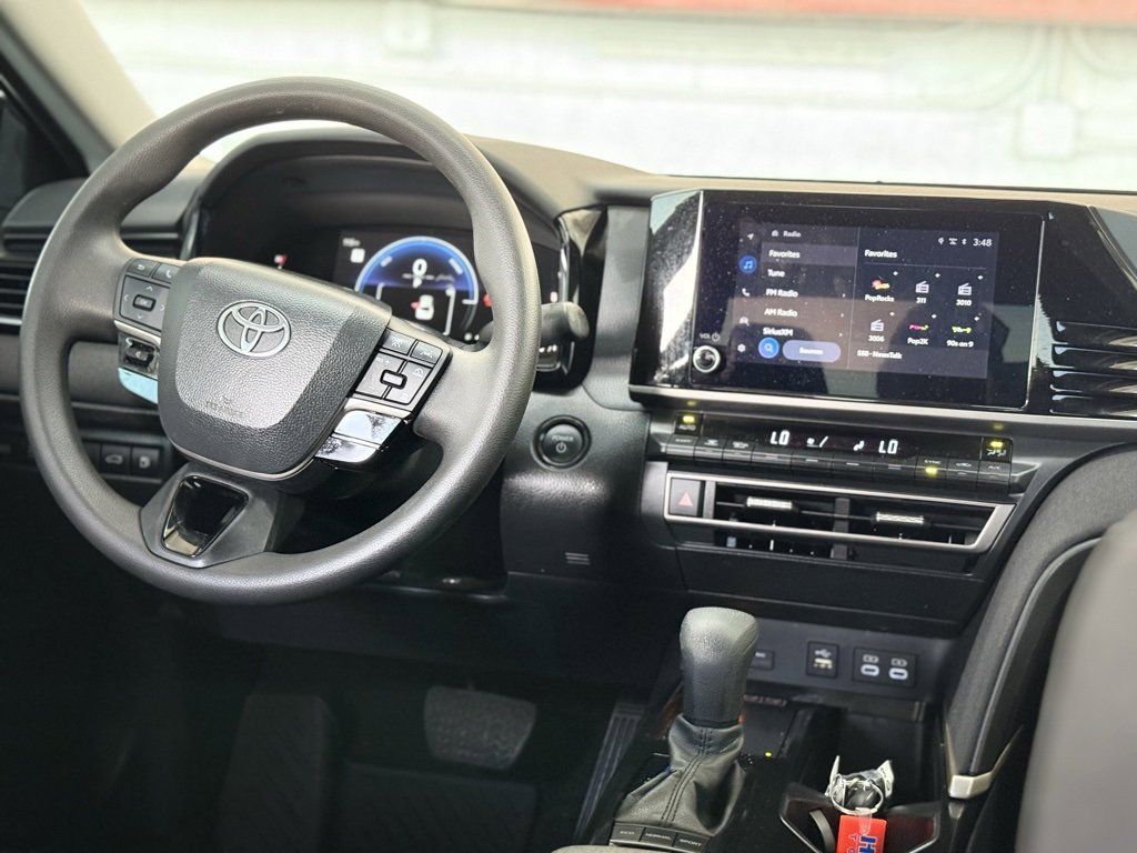 Used 2025 Toyota Camry LE image 22